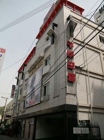 Movie Motel Jinju Eksteriør billede