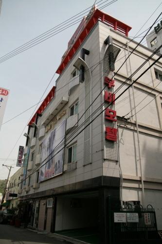 Movie Motel Jinju Eksteriør billede